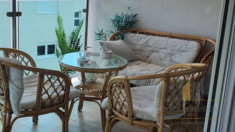 GORGEOUS SHABBY CHIC APARTMENT , IN STROŽANAC , NEAR THE CITY OF SPLIT