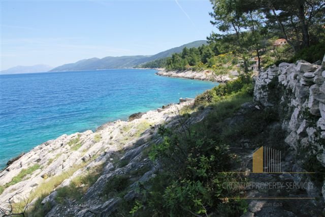 BUILDING LAND PLOT, FIRST ROW TO THE SEA, IN PRIGRADICA ON KORČULA ISLAND