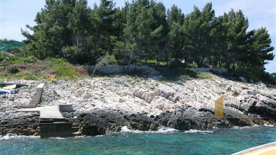 BUILDING LAND PLOT, FIRST ROW TO THE SEA, IN PRIGRADICA ON KORČULA ISLAND