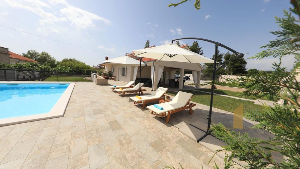 Holiday House with swimming pool just 50 m from sea.
