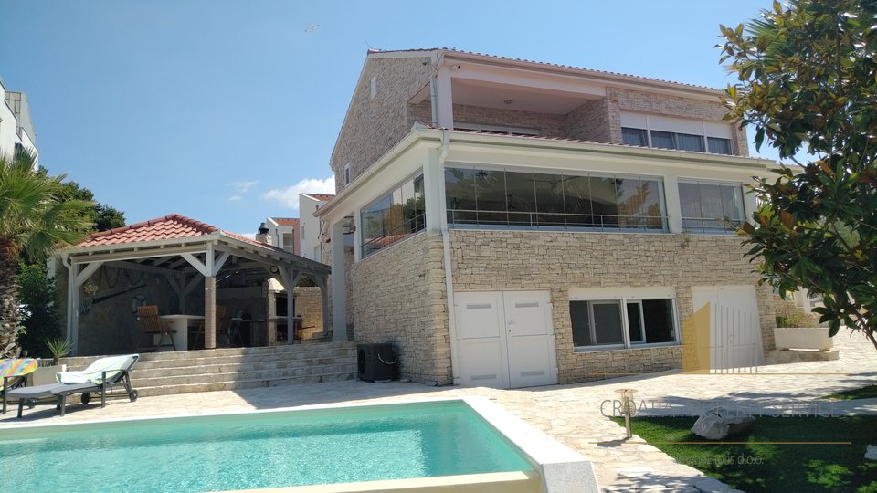 GORGEOUS STONE VILLA WITH SWIMMING POOL, 10 METERS FROM THE SEA