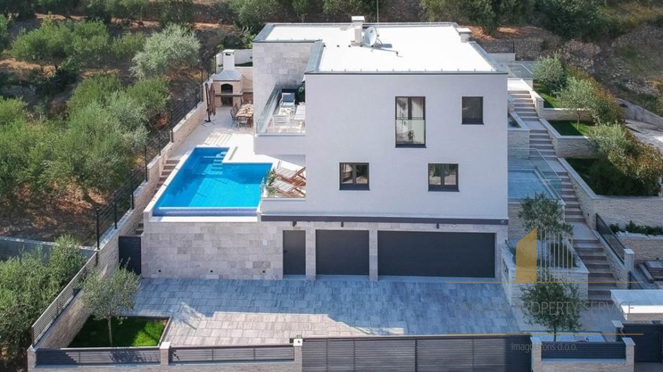 House, 210 m2, For Sale, Split - Žrnovnica