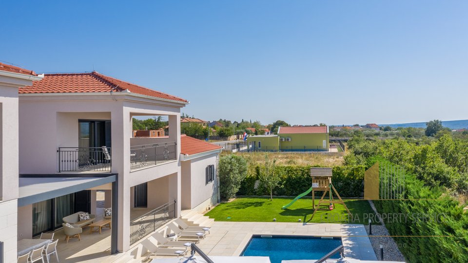 House, 425 m2, For Sale, Zadar