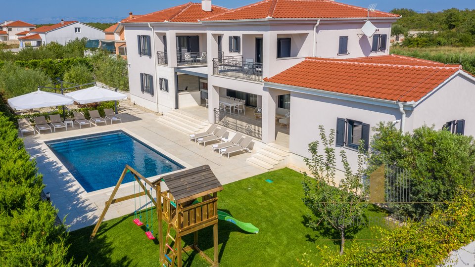 House, 425 m2, For Sale, Zadar