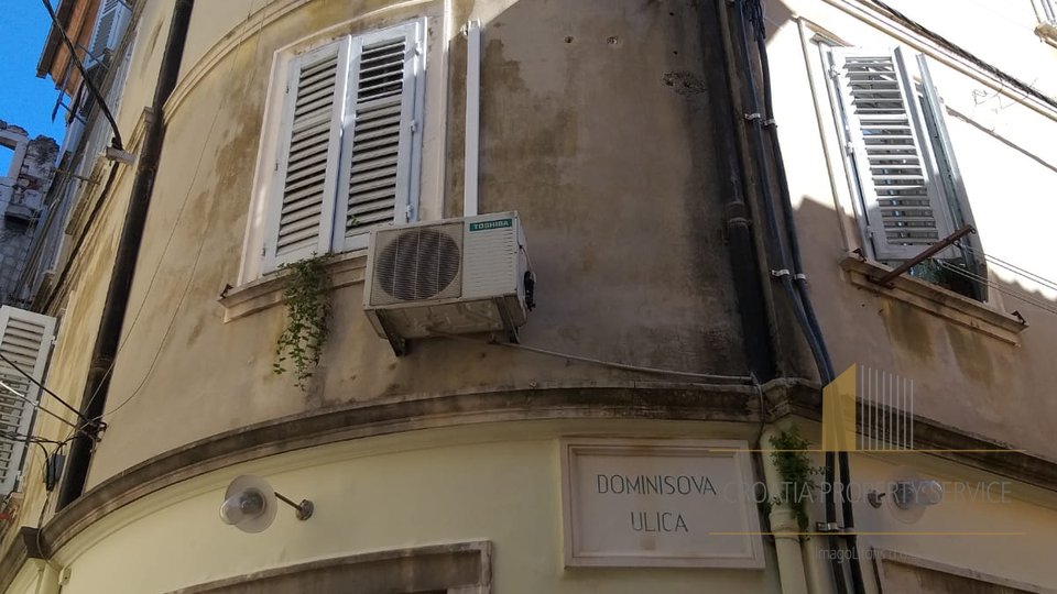 APARTMENT IN THE CENTRE OF SPLIT, INSIDE THE WALLS OF DIOCLETIAN'S PALACE