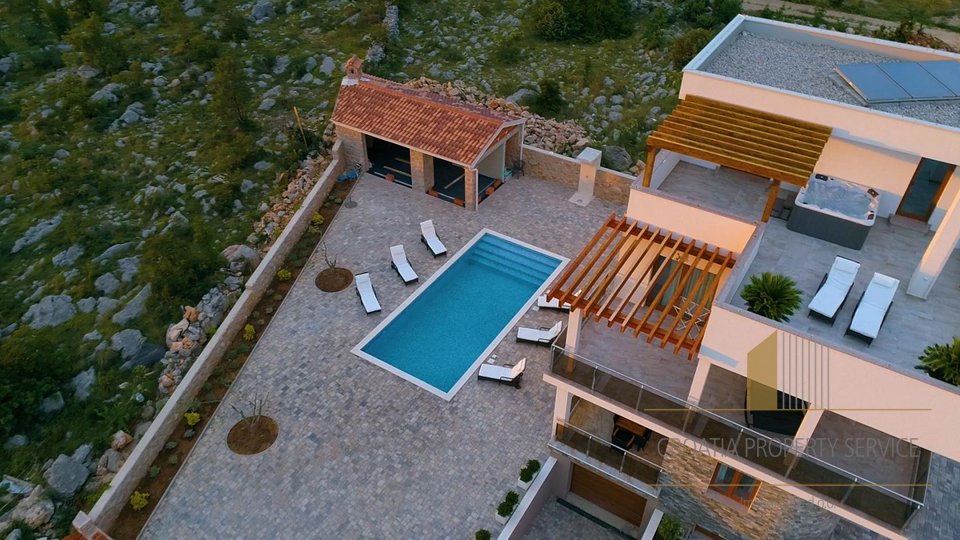BEAUTIFUL VILLA WITH SWIMMING POOL AND SEA VIEW