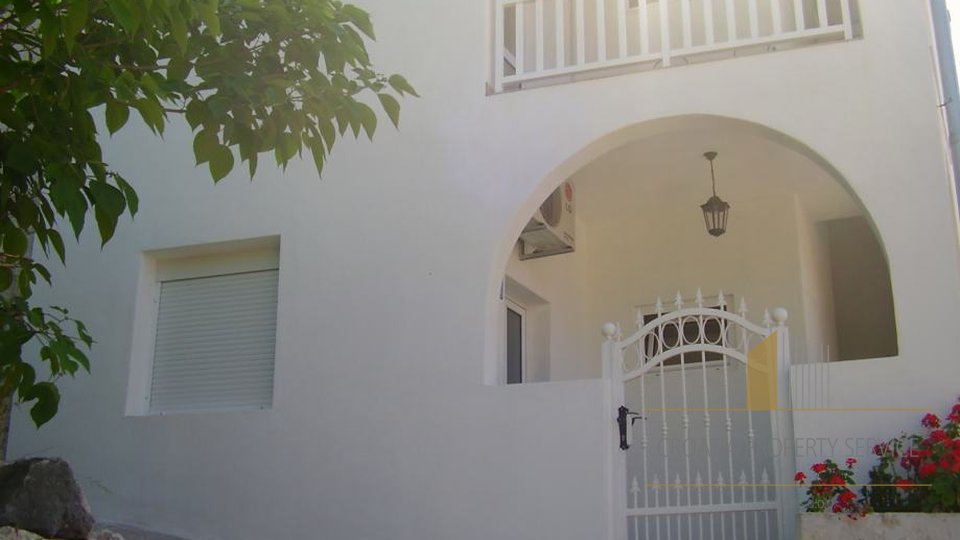 HOUSE WITH 3 APARTMENTS, JUST 50 METERS FROM THE SEA