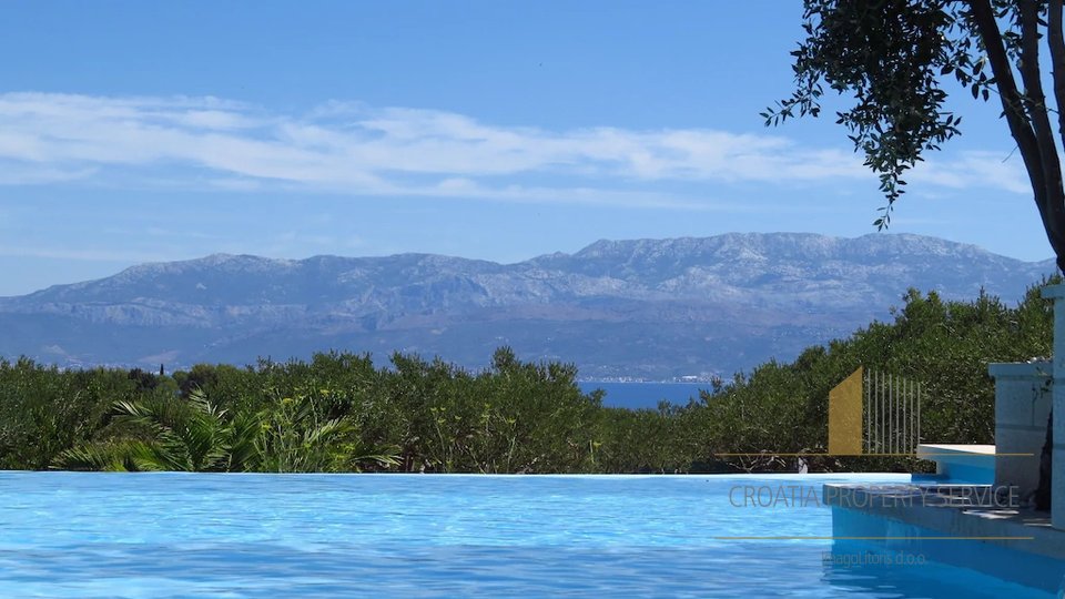 Fascinating villa in Sutivan area of the island of Brac with land plot of 11450 m2, very large land plot for real estate in Croatia!
