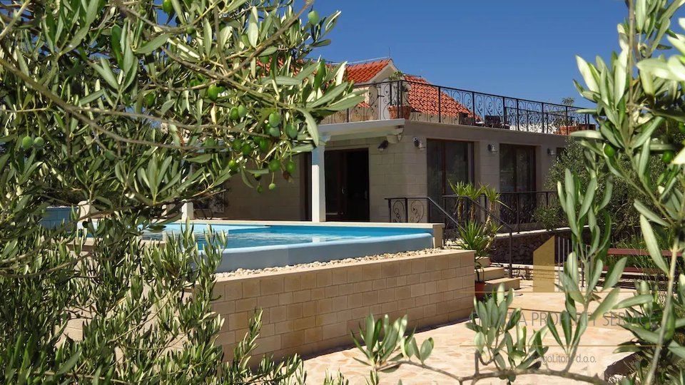 Faszinierende Villa in Sutivan auf der Insel Brac mit einem Grundstück von 11450 m2, mehr als 1 ha!
