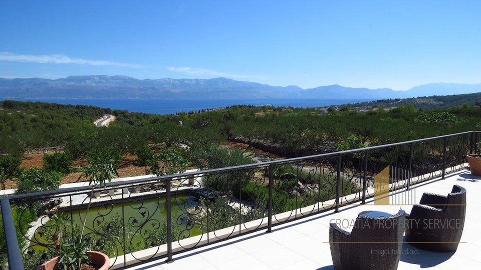 Fascinating villa in Sutivan area of the island of Brac with land plot of 11450 m2, very large land plot for real estate in Croatia!