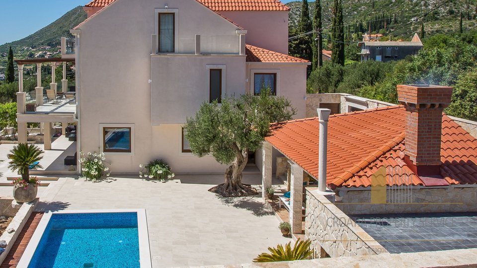 LUXURY VILLA WITH HEATED SWIMMING POOL AND AMAZING SEA VIEW, NEAR DUBROVNIK