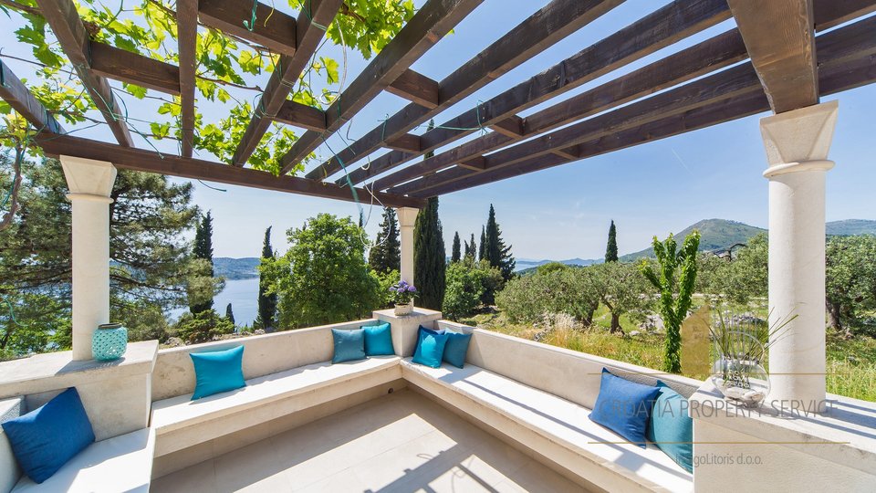 LUXURY VILLA WITH HEATED SWIMMING POOL AND AMAZING SEA VIEW, NEAR DUBROVNIK