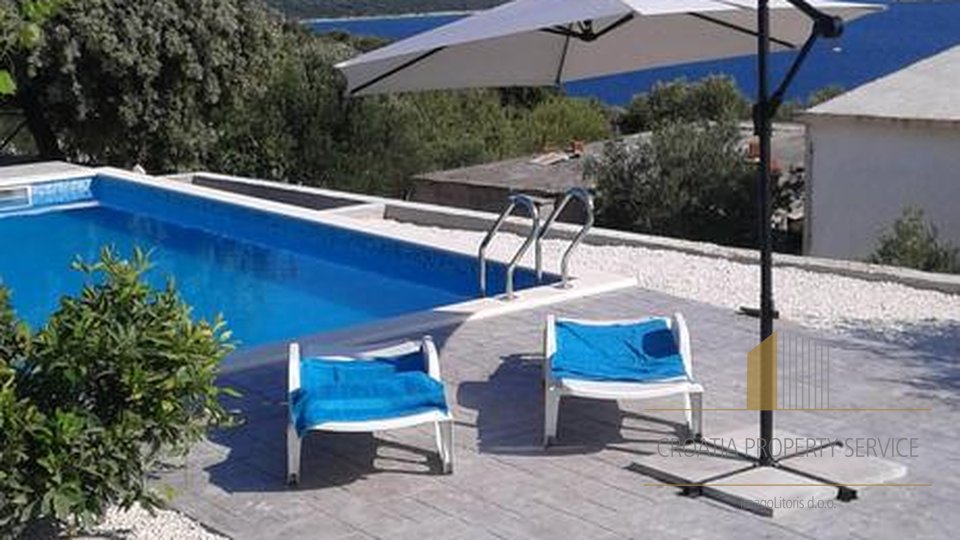 A cozy villa in the low-rise resort of Sevid between Trogir and Rogoznica, in the edge of fabulous bays and peninsulas!