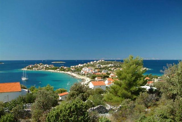 Eine gemütliche Villa im Seidlung Sevid zwischen Trogir und Rogoznica, am ende von traumhaften Buchten und Halbinseln, Kroatien