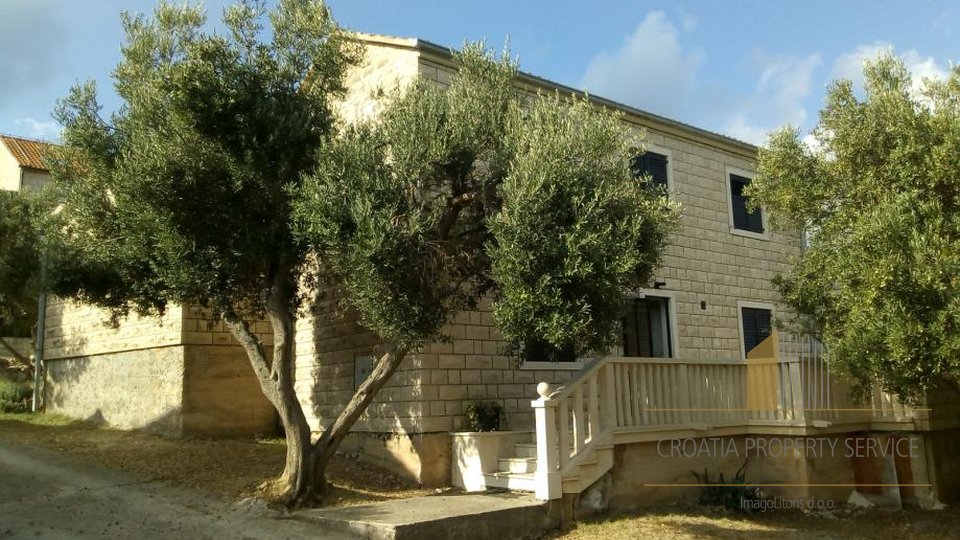 STONE HOUSE ON THE ISLAND OF BRAC, ONLY 150 METERS FROM THE SEA