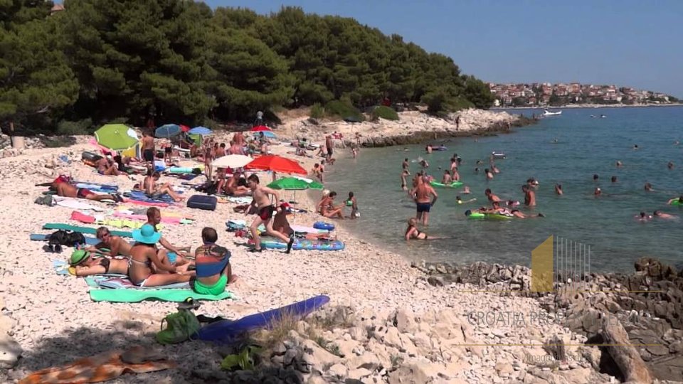 Seafront land plot on Ciovo for construction purposes, Trogir area