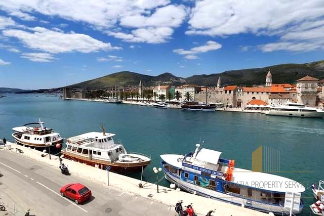 Heritage hotel with 4* first row by the sea in the heart of Trogir!