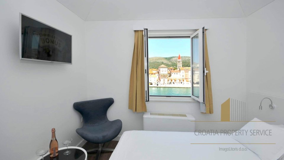 Fantastisches Hotel am Wasser mit mittelalterlichem Trogir und Meerblick