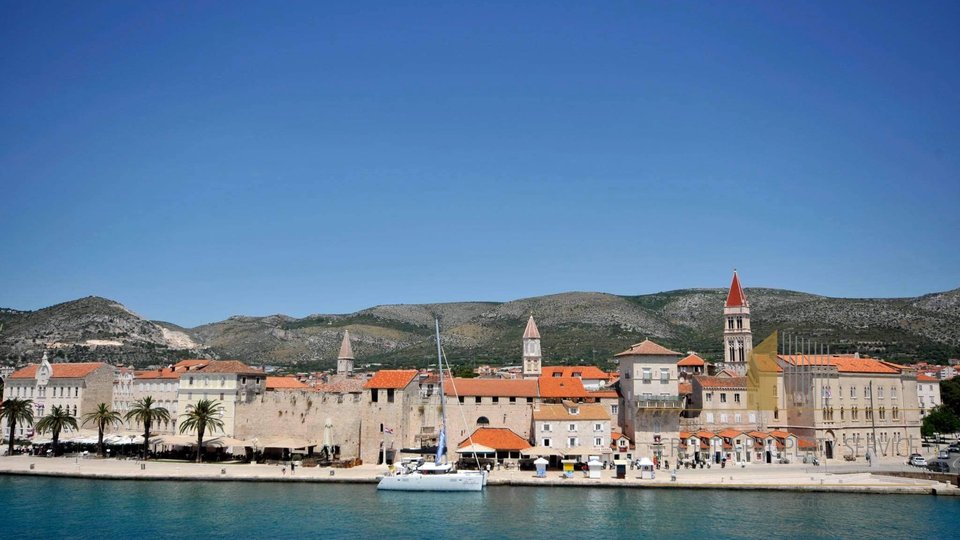 Фантастический отель на набережной со средневековым Трогиром и видом на море Горячее предложение