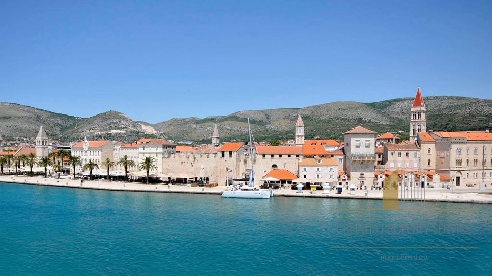 Фантастический отель на набережной со средневековым Трогиром и видом на море Горячее предложение