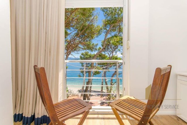 First-Line-Hotel zum Verkauf in den Kiefern mit Rabatt! Ideales touristisches Anwesen am Strand!