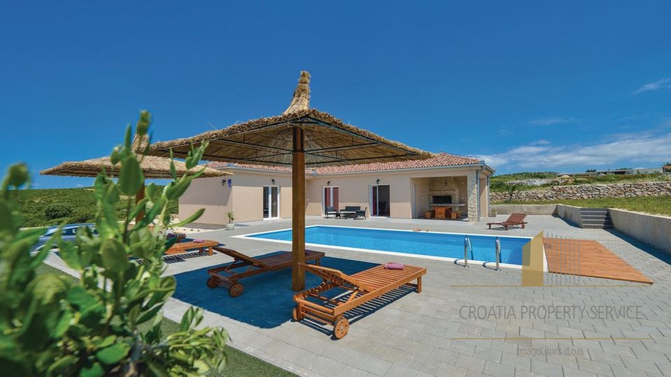 Beautifull villa with swimming pool and tennis court