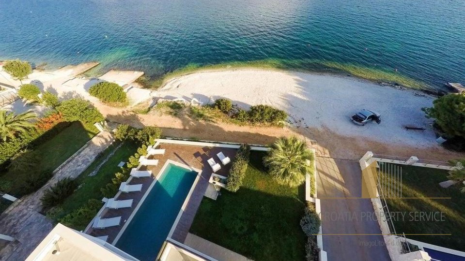 Prodaje se moderna vila uz more na poluotoku Čiovu!