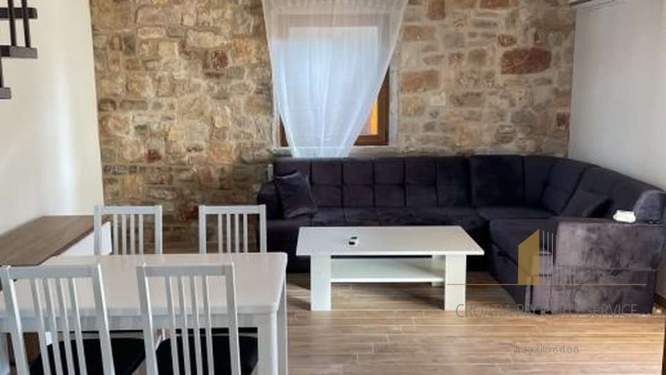 Steinhaus zu verkaufen in ruhiger und friedlicher Lage, Jelsa, Insel Hvar! 459 000€