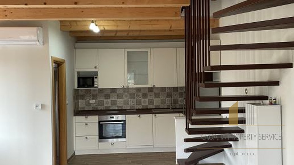 Hiša, 200 m2, Prodaja, Jelsa