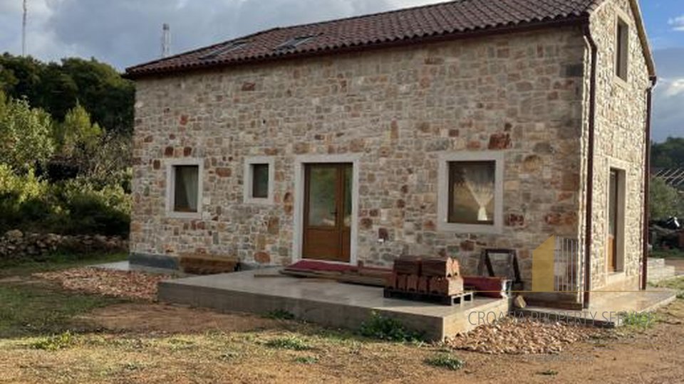 Steinhaus zu verkaufen in ruhiger und friedlicher Lage, Jelsa, Insel Hvar! 459 000€