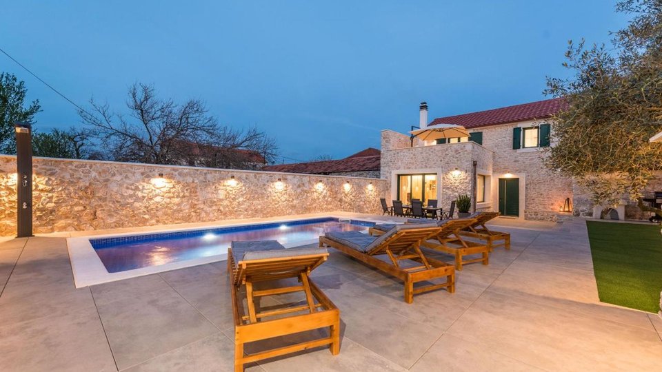 Beautiful stone villa with pool near Zadar! 680 000 €