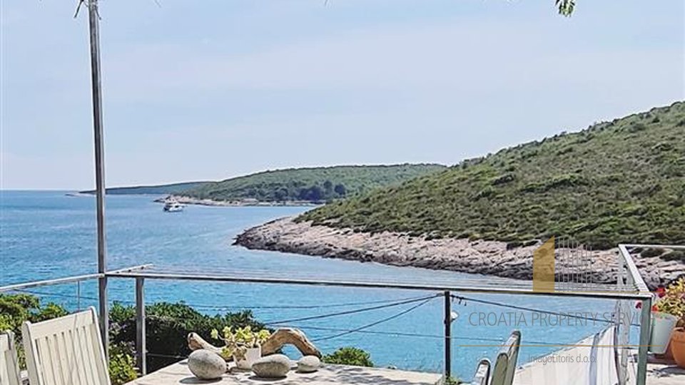 Otok Vis – jedinstvena vila 20 m od mora na jednoj od najljepših lokacija na Jadranu
