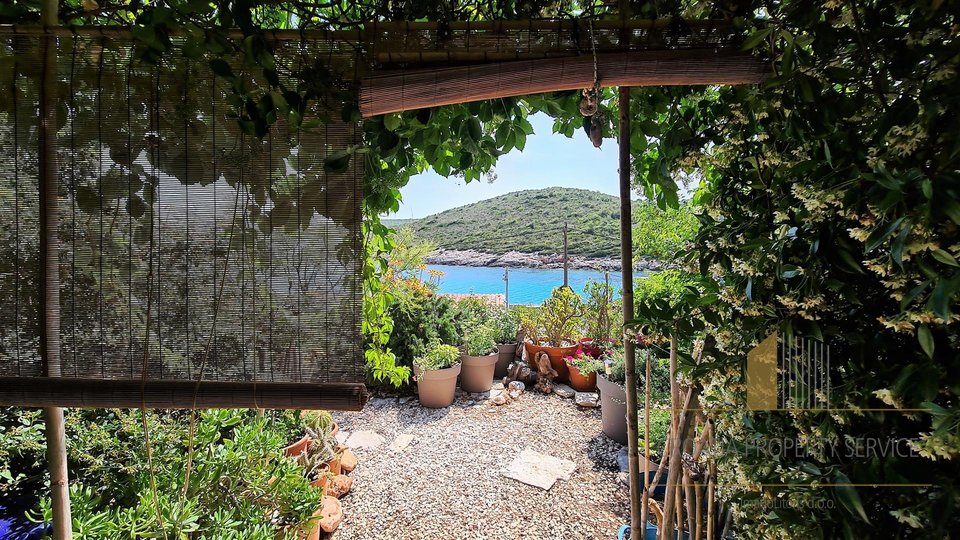 Vis island - a one-of-a-kind villa with a pool 20 m from the sea in a stunning setting
