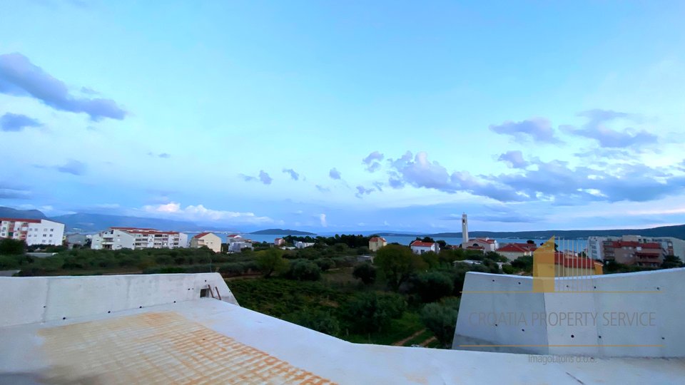 Atraktivna vila s bazenom u izgradnji u Kaštel Štafiliću; 214m2.  Pogled na more!