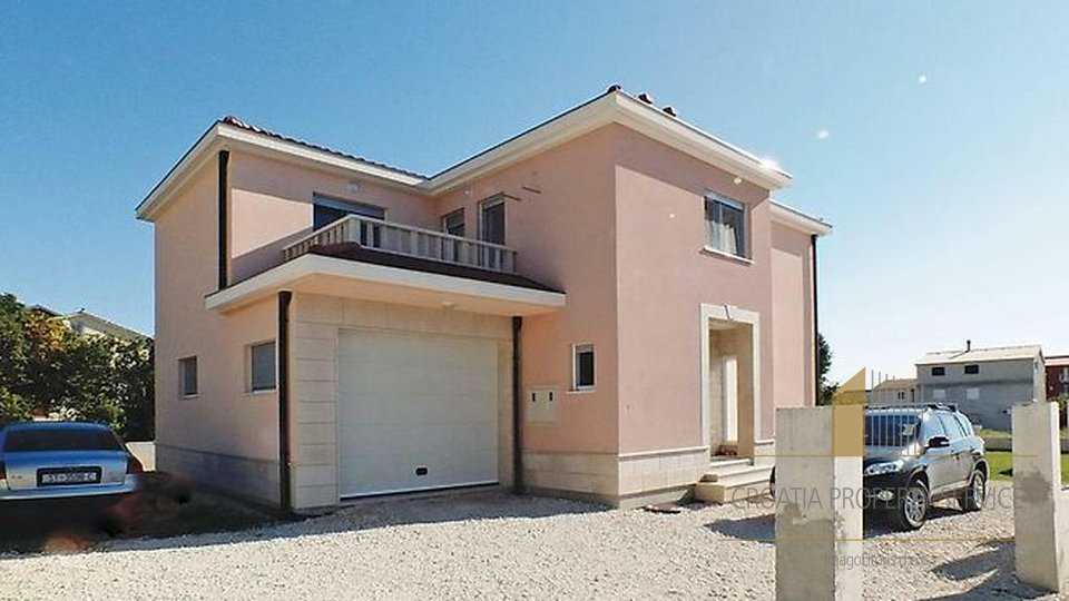 Casa, 300 m2, Vendita, Kaštel Lukšić