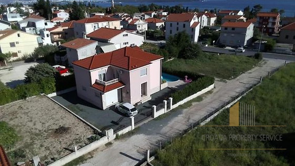 Haus mit Pool in Kastel Luksic;