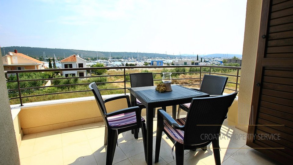 Vila sa 5 apartmana  u okolici Zadra s prekrasnim pogledom na more, 2 red!