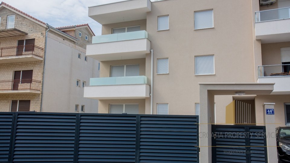 Newly built urban residential building with three apartments near Split!
