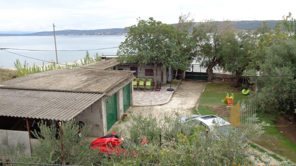 House, first row to the sea on a plot of 2300 m2 !!