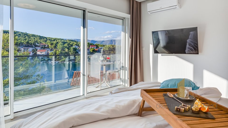 Einzigartige ultramoderne Villa auf Hvar mit fantastischem Meerblick!