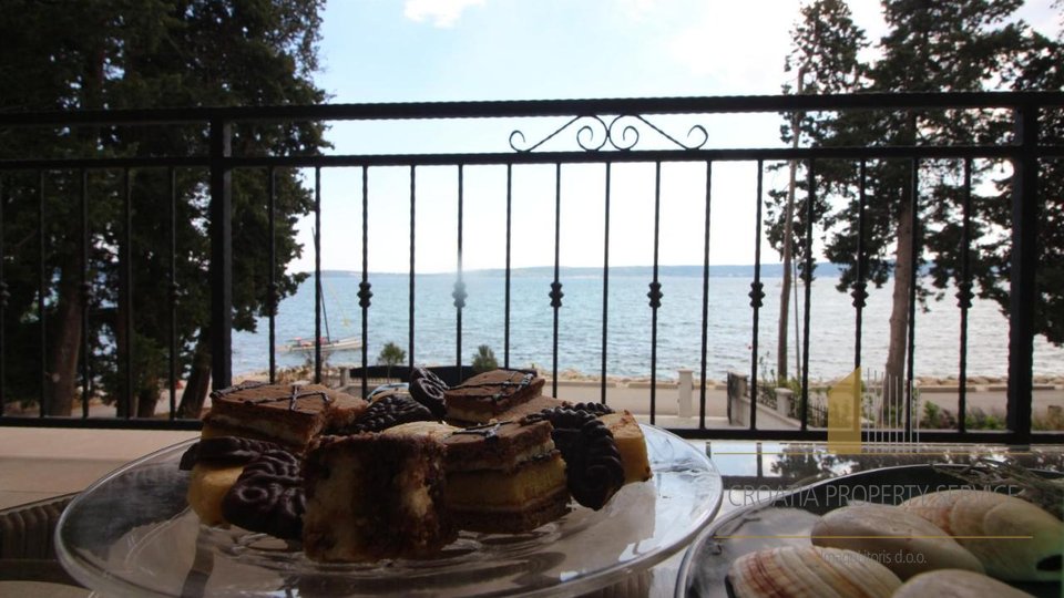 Villa in außergewöhnlicher Lage erste Reihe zum Meer in der Nähe von Split!