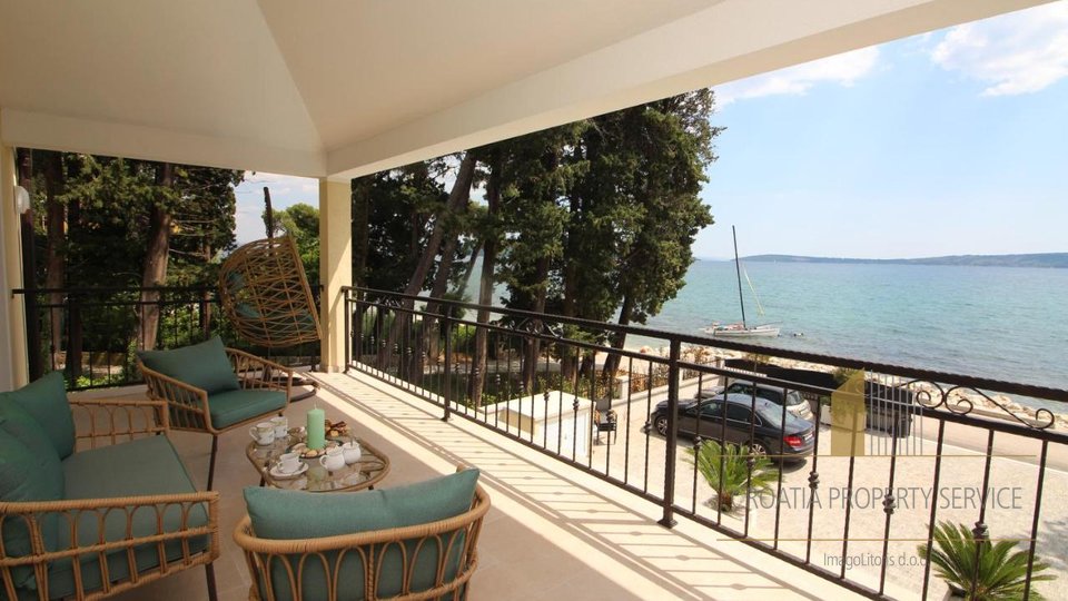 Villa in außergewöhnlicher Lage erste Reihe zum Meer in der Nähe von Split!