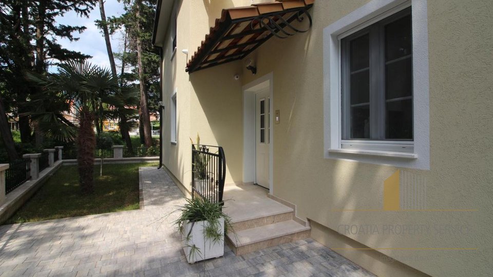 Villa in an exceptional location first row to the sea near Split!