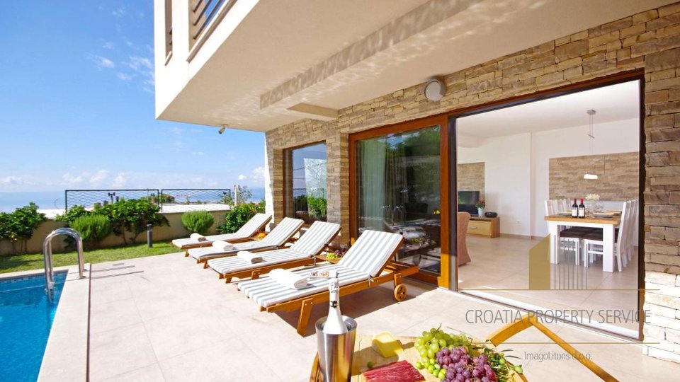 Moderna vila s fantastičnim  pogledom na more u predgrađu Makarske!