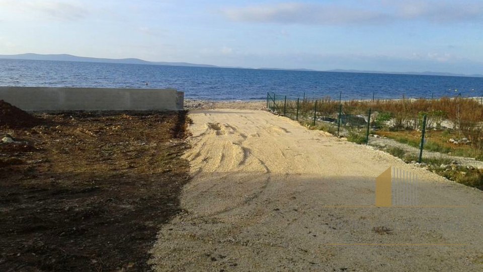 Building plot of 5200m2 only 100m from the sea - Island of Vir!