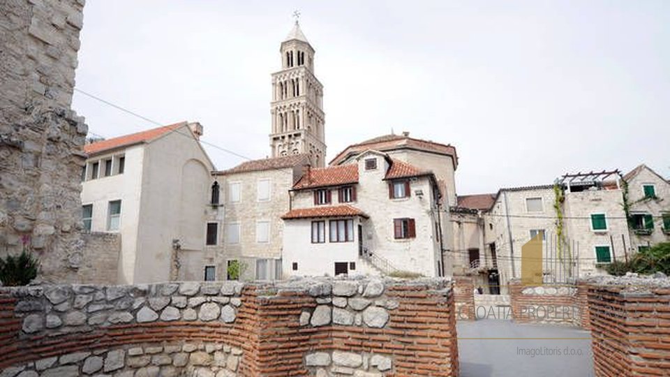 Apartment complex of 75m2 in Diocletian's Palace in Split!