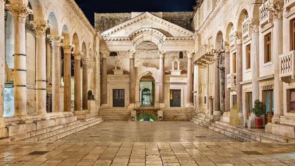 Apartment complex of 75m2 in Diocletian's Palace in Split!