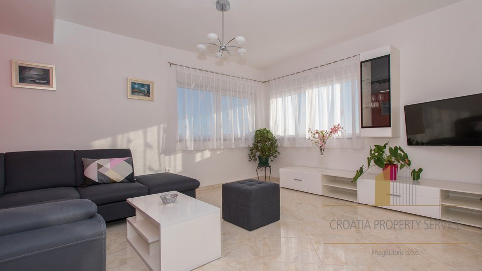 Freestanding house in a great location with fantastic sea view in Makarska!