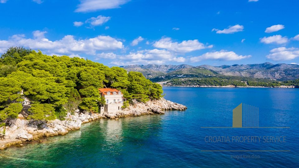 Великолепная вилла на первой линии моря с отдельным входом на пляж недалеко от Дубровника!
