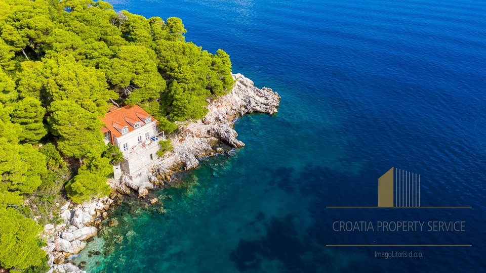Magnificent villa first row to the sea with private entrance to the beach near Dubrovnik!